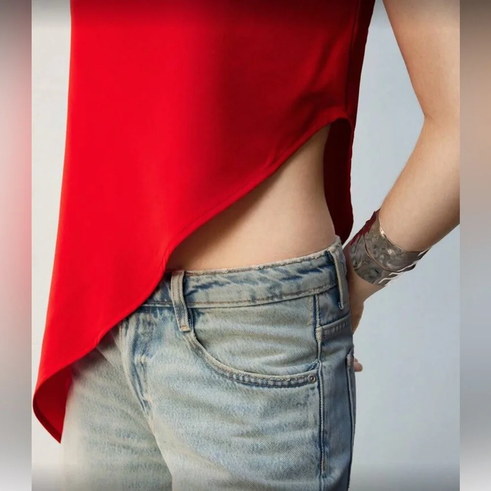 Stylish One-Shoulder Red Top - Picture 4 of 7